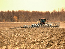 Сельхозтехнику предлагают пустить на федеральные дороги
