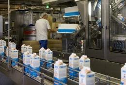 Производство товарного молока выросло на +2,1% и составило 12,4 млн тонн за 10 месяцев 2015 года 