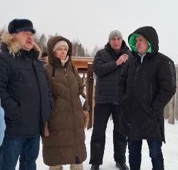 Артем Конев с рабочим визитом посетил Парабельский район Артем Конев с рабочим визитом посетил Парабельский район