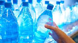 Эксперт: обязательная маркировка питьевой воды может сократить прибыль МСП на 95%